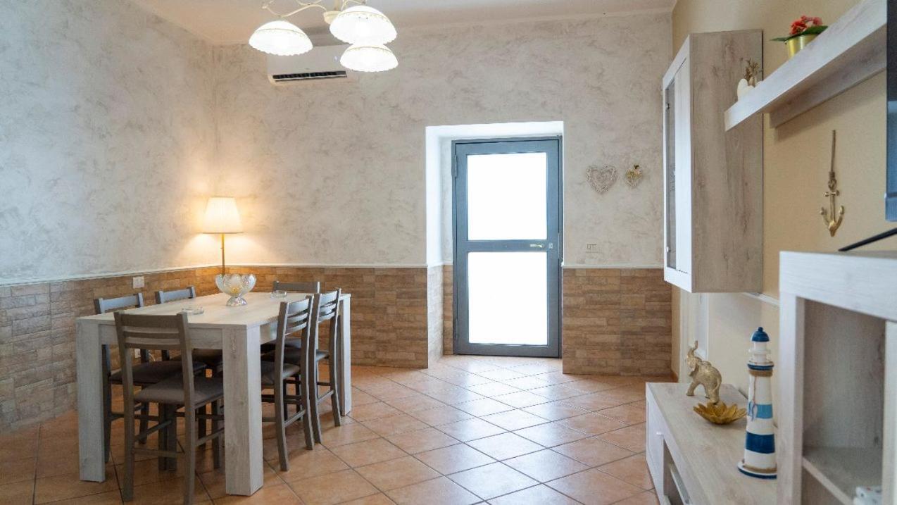 238 Holiday House Aeroporto di Catania Fontana Rossa Esterno foto