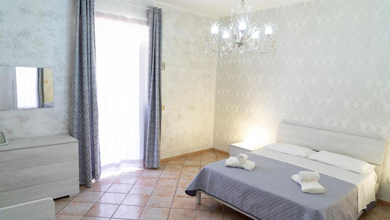 238 Holiday House Aeroporto di Catania Fontana Rossa Esterno foto